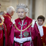 Królowa Elżbieta II powróciła do swoich obowiązków. Nie przechodzi żałoby?