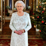 Królowa Elżbieta II spędzi święta z mamą Meghan Markle?! Wszystko już wiadomo! 