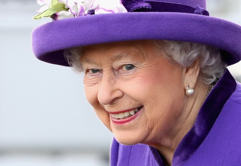 Królowa Elżbieta II szuka specjalisty od mediów społecznościowych /Getty Images
