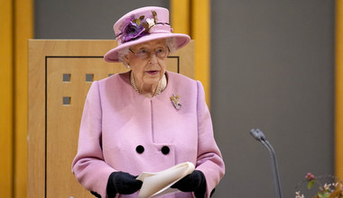 Królowa Elżbieta II walczyła z rakiem? Tak twierdzi jej biograf