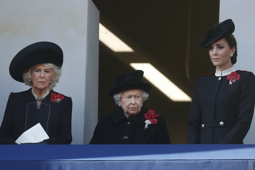 Królowa Elżbieta II znana jest ze swojego uporu i twardych zasad /AP/Associated Press /East News