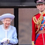 Królowa Elżbieta II znów zaskoczyła poddanych. Wyszła na balkon Buckingham Palace