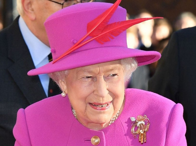 Królowa Elżbieta II zrezygnowała z naturalnych futer /Tim Rooke/REX/Shutterstock /East News