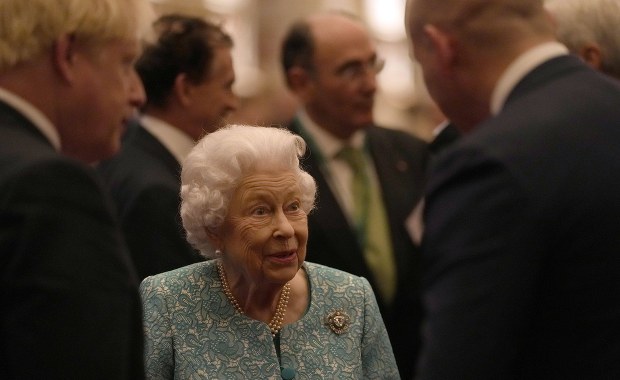 Królowa Elżbieta odwołała podróż. Pałac wydał specjalny komunikat