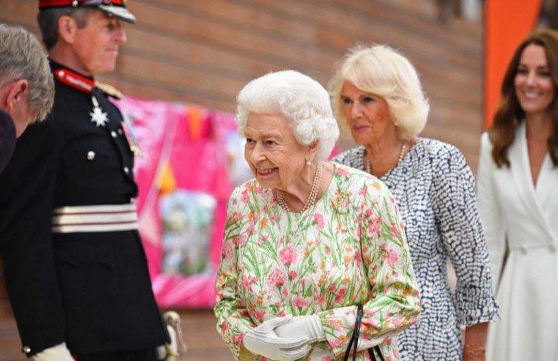 Królowa Elżbieta w towarzystwie Camilli i Kate /Oli Scarff /Getty Images