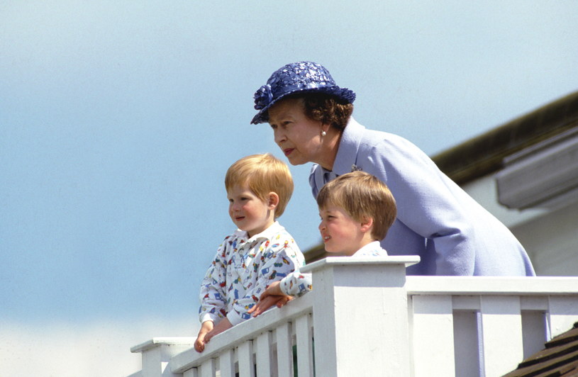 Królowa Elżbieta, William i Harry; 1987 rok /Tim Graham /Getty Images
