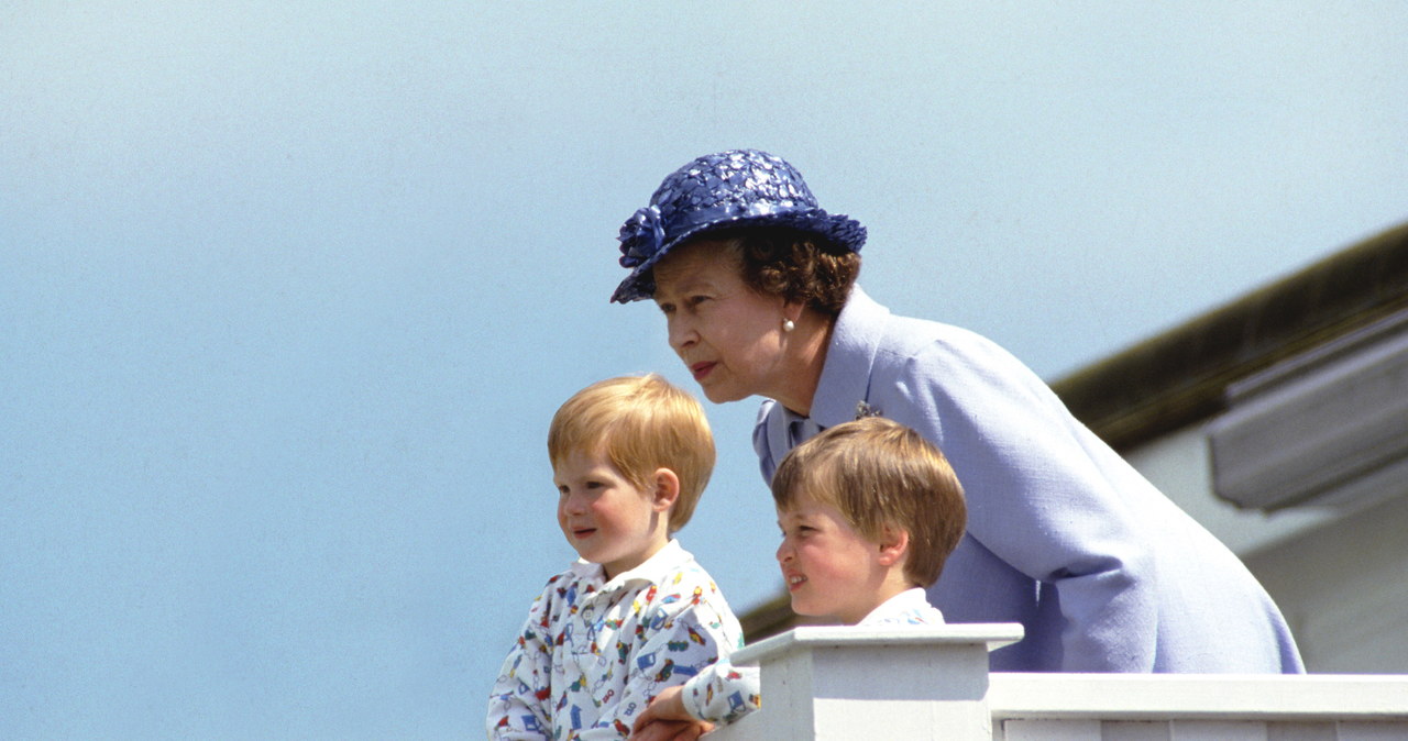 Królowa Elżbieta, William i Harry; 1987 rok /Tim Graham /Getty Images