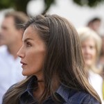 Królowa Letizia cała w jeansie. Uwagę zwracają szczegóły 