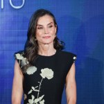 ramiona Królowa Letizia zachwyciła w orientalnej sukience. Uwagę przyciągnęły jej umięśnione ramiona