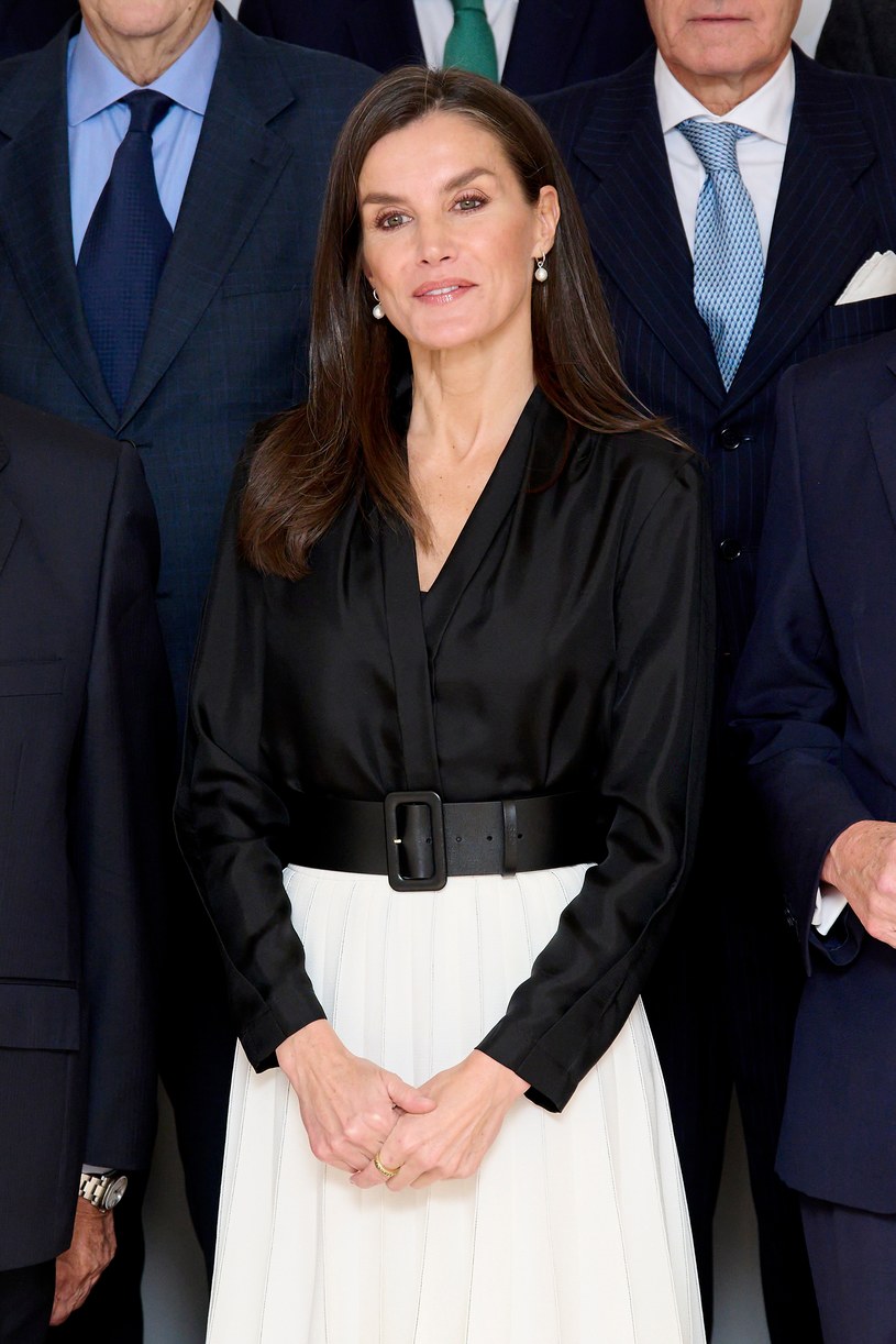 Królowa Letizia zdecydowała się na klasyczną stylizację /Carlos Alvarez / Contributor /Getty Images