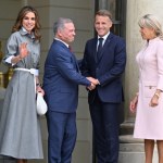 Królowa Rania pokazała, że sukienka do biura wcale nie musi być nudna. Ten model robi całą stylizację
