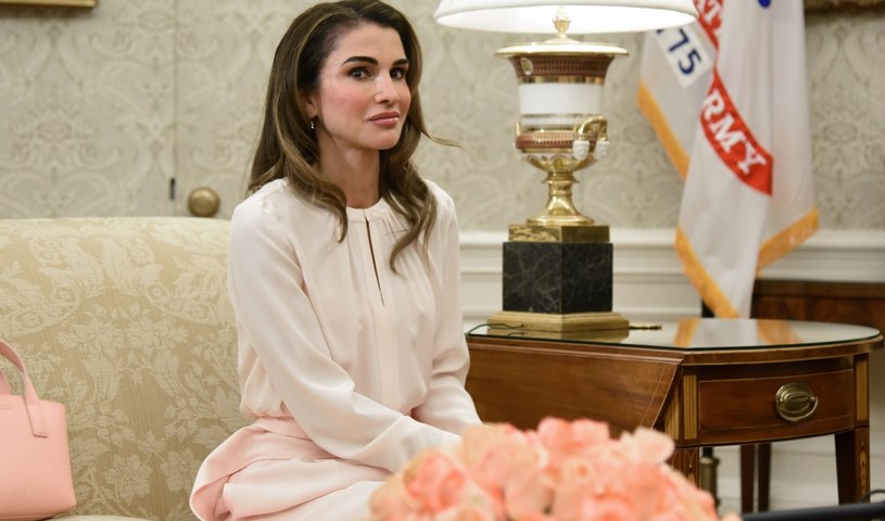 Królowa Rania zachwyca od lat wyglądem /Bloomberg /Getty Images