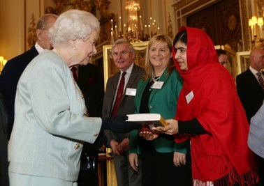Królowa spotkała się z Malalą Yousafzai 