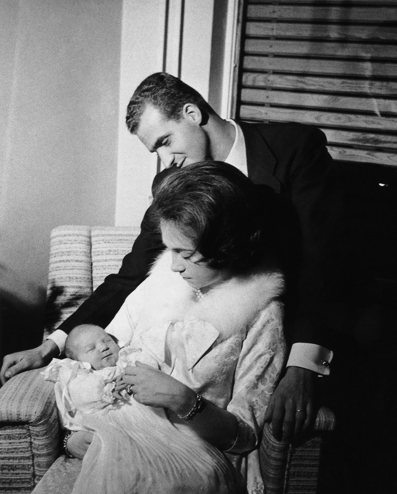 Królowa Zofia krótko po urodzeniu pierwszej córki Heleny. Wkrótce życie rodzinne okazało się nie być sielanką /Getty Images