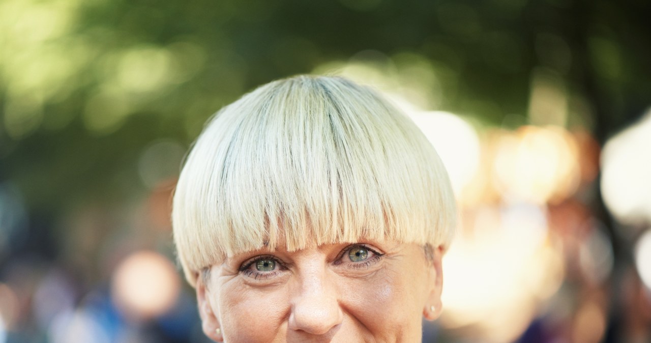 Krótka damska fryzura /123RF/PICSEL