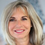 Krótkie fryzury odmładzające po 40-tce. Zrobisz i będziesz nie do poznania