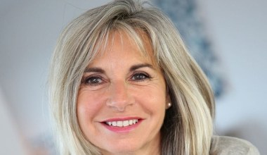 Krótkie fryzury odmładzające po 40-tce. Zrobisz i będziesz nie do poznania