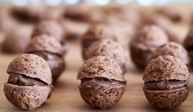 Kruche ciasto i aksamitny krem to duet idealny. Orzeszki zrobię jeszcze przed świętami