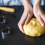 Kruche ciasto wychodzi twarde? Winny jest ten składnik 