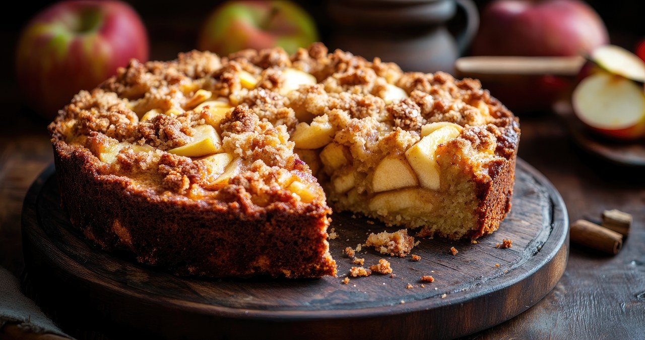 Kruche ciasto z jabłkami i gruszkami jest idealną propozycją na jesień. /123RF/Picsel, 123RF/Picsel /Pixel