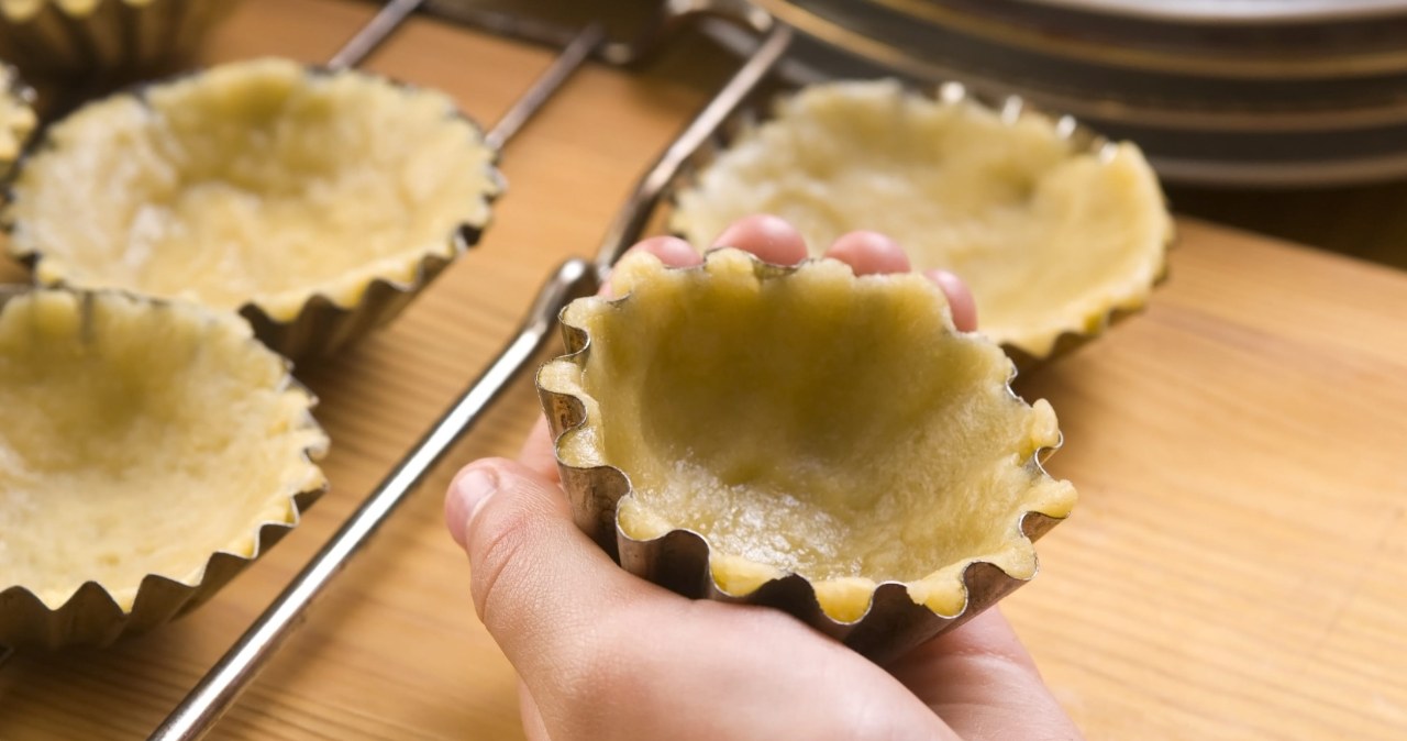 Kruche spody będą wspaniale podtrzymywać nadzienie /joannawnuk /123RF/PICSEL