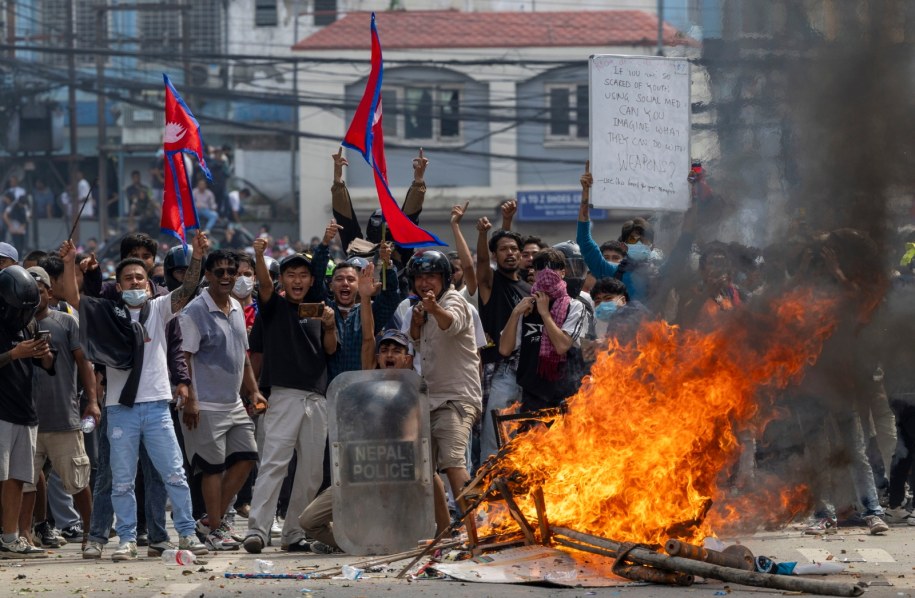 Krwawe demonstracje w Nepalu /Narendra Shrestha /PAP/EPA