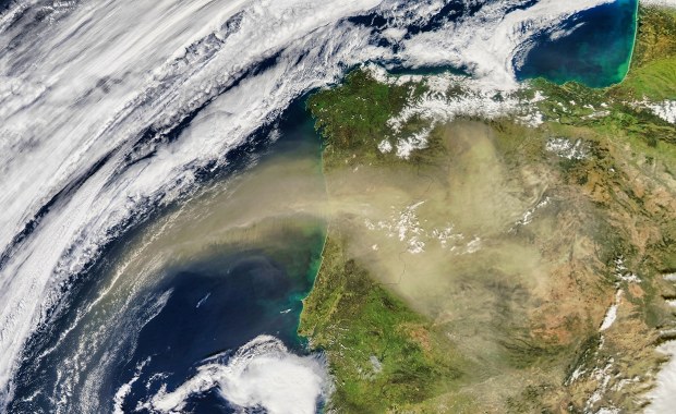 "Krwawe deszcze" nad Europą. NASA opublikowała dane