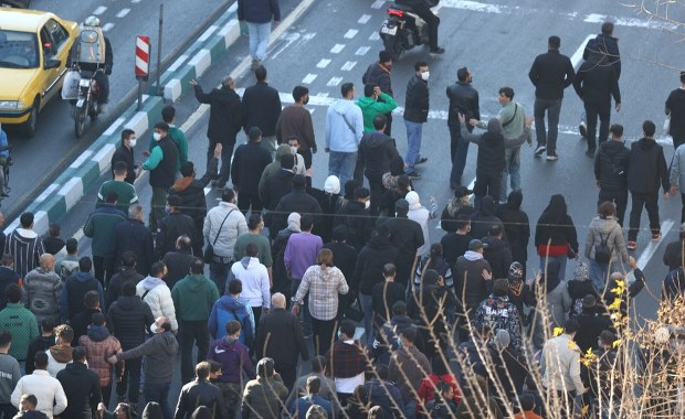 Krwawe starcia na ulicach Iranu. Protesty nie słabną
