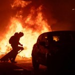 Krwawe starcia w Turynie. Podpalone radiowozy, skatowany policjant