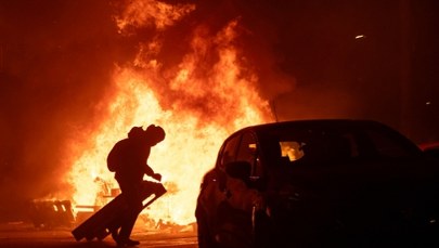 Krwawe starcia w Turynie. Podpalone radiowozy, skatowany policjant