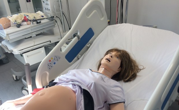 Krwawią, pocą się, sinieją - uczą się na nich studenci w Zabrzu