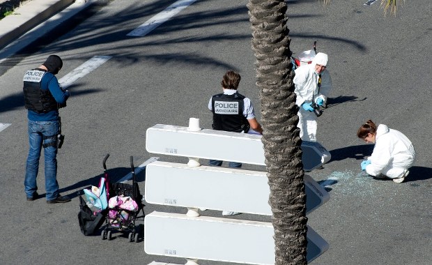 Krwawy atak w Nicei. Terrorysta wjechał w tłum ciężarówką. Rośnie liczba ofiar