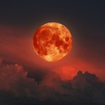 "Krwawy superksiężyc" już wkrótce na niebie. Czy zobaczymy go w Polsce?