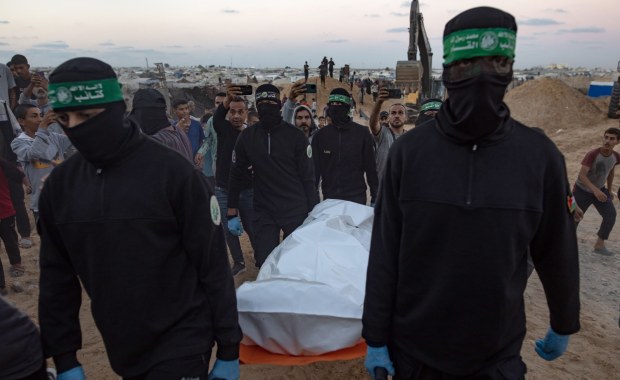 Krwawy wieczór w Strefie Gazy. Co najmniej 50 zabitych, setki rannych