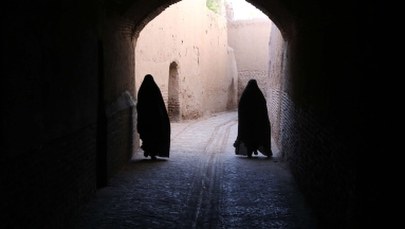 Krwawy zamach bombowy w pobliżu meczetu. Ponad 30 zabitych