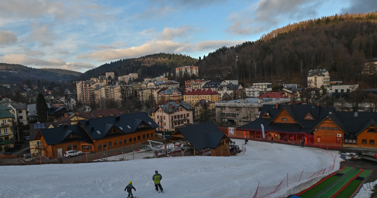 Krynica-Zdrój zimą przyciąga nie tylko kuracjuszy, ale również narciarzy /Artur Widak/NurPhoto /AFP
