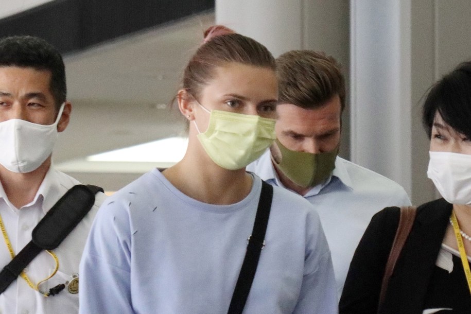 Kryscina Cimanouska przed wylotem z Tokio /JIJI PRESS /PAP/EPA
