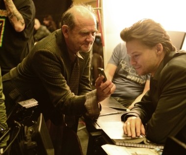 Krystian Bala (Mateusz Kościukiewicz) właśnie wydaje swoją najnowszą powieść „Amok”, która przypadkowo trafia w ręce inspektora Jacka Sokolskiego (Łukasz Simlat), wycofanego introwertyka z mroczną przeszłością. Dociekliwy funkcjonariusz odnajduje podobieństwa między opisaną w książce zbrodnią a brutalnym zabójstwem niejakiego Mariusza Roszewskiego sprzed kilku lat.