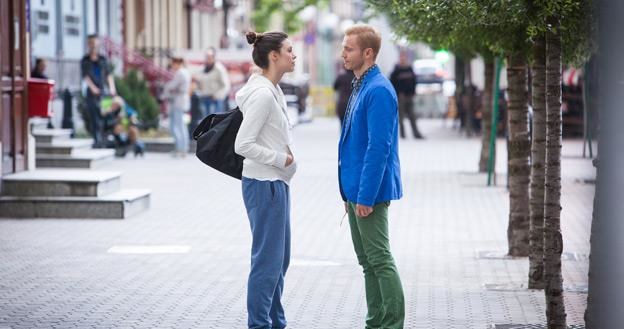 Krystian Wieczorek i Karolina Gorczyca na planie serialu "To nie koniec świata!", fot. Mikołaj Tym /materiały prasowe