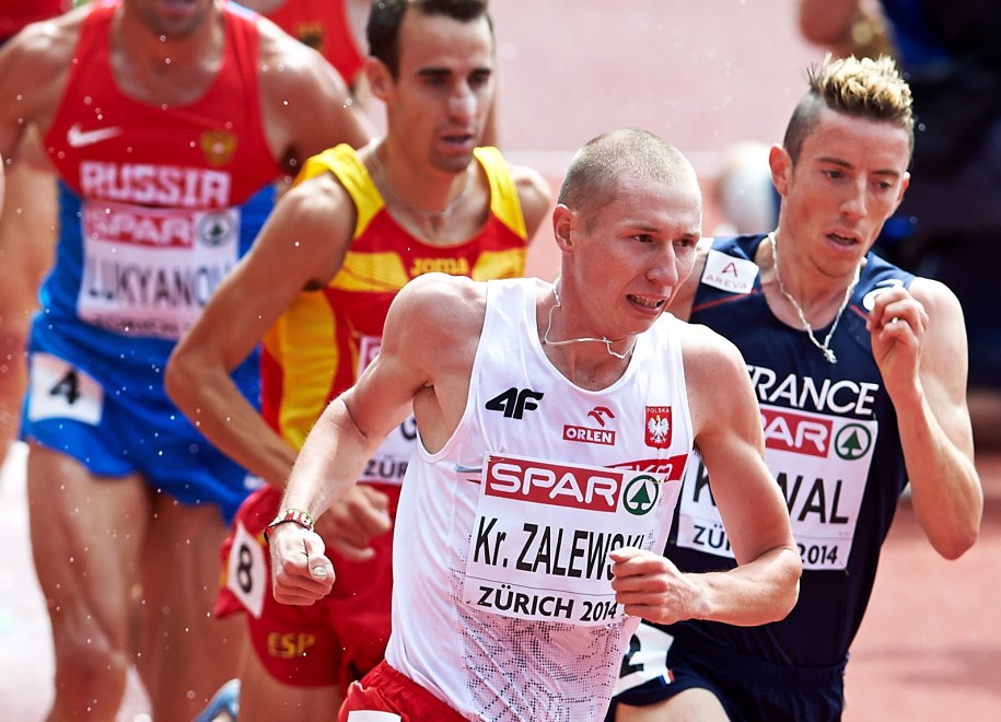 Krystian Zalewski (z przodu) w biegu eliminacyjnym /Adam Warżawa /PAP