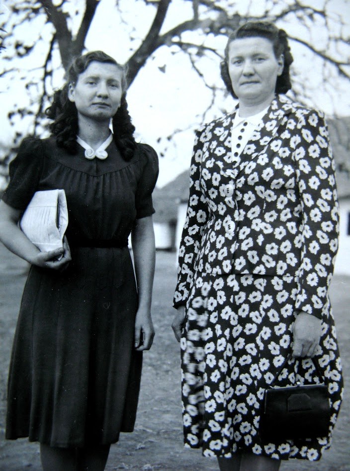 Krystyna Chyży-Ostrowska z mamą w Rodezji Północnej. Lusaka, 1946 r. /Centrum Dokumentacji Zsyłek, Wypędzeń i Przesiedleń Uniwersytetu Pedagogicznego /