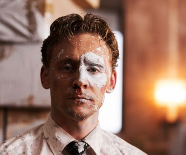 Krytycy wysoko ocenili rolę Hiddlestona w filmie "High-Rise" - ekranizacji "Wieżowca" J.G. Ballarda. Aktor zagrał nowego lokatora luksusowego apartamentowca, przystojnego doktora fizjologii i doskonałą partię na męża. Za rolę doktora Lainga Hiddleston otrzymał swoją pierwszą nominację do nagrody BIFA (British Independent Film Awards) dla najlepszego aktora pierwszoplanowego.