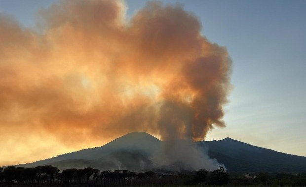 Krytyczna noc pod Wezuwiuszem. Ogień o krok od domów