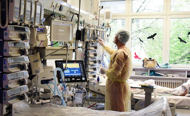 Krytyczna sytuacja w szpitalach w Katalonii. Operacje tylko w trybie pilnym