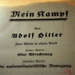 Krytyczne wydanie "Mein Kampf" jest bestsellerem w Niemczech