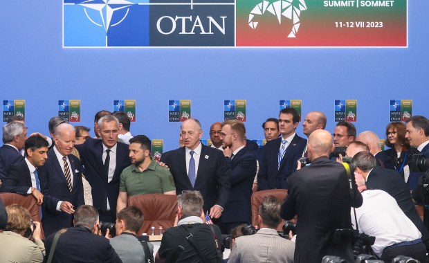 Krytycznie o decyzjach NATO ws. Ukrainy: To zachęta dla Putina [ZAPIS RELACJI]