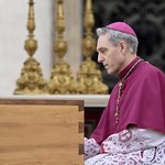 Krytykujący papieża abp Gaenswein musi opuścić rezydencję w Watykanie