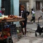 Kryzys gospodarczy na Kubie spycha ludzi w nędzę. Średnia emerytura starczy na paczkę jajek