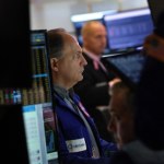 Kryzys? Jaki kryzys? Ropa już nie taka droga, a na Wall Street wzrosty