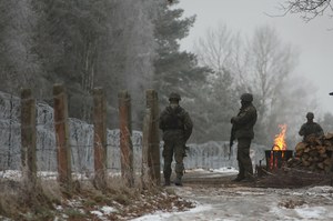 Kryzys migracyjny: Nowy kontyngent z Estonii na granicy Polski z Białorusią